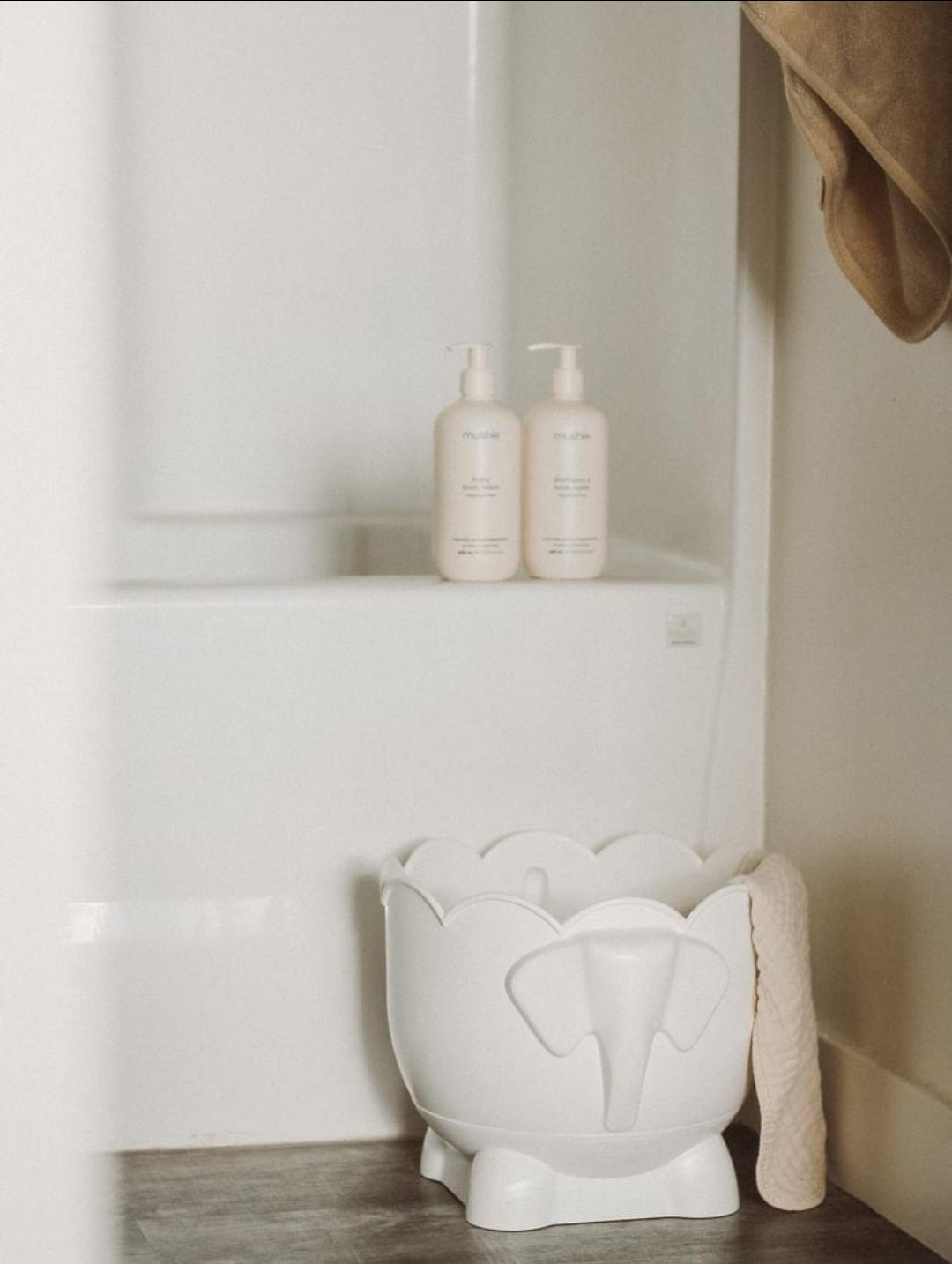 Bath Buddy — the bath toy organizer that drains itself