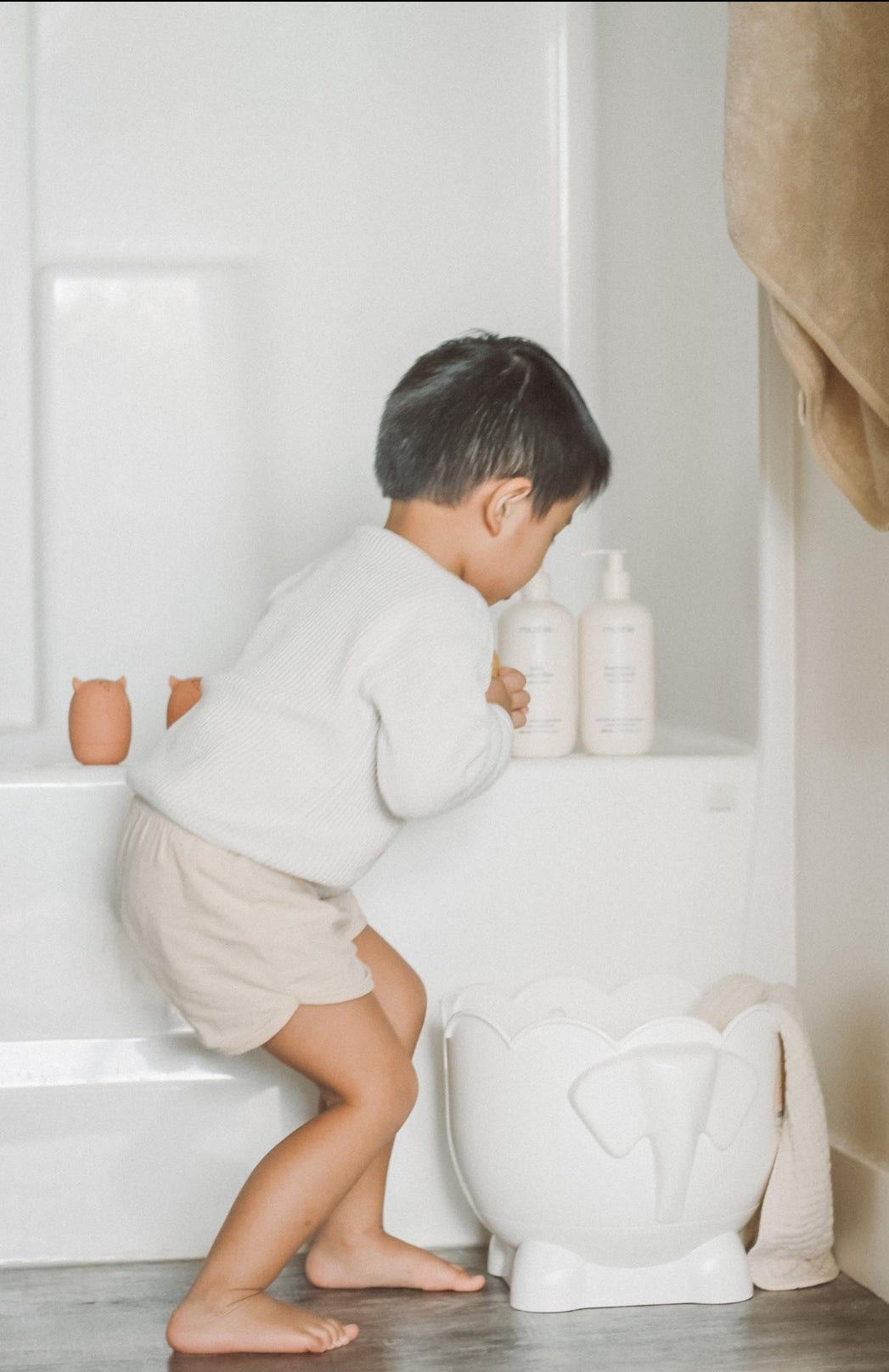 Bath Buddy — the bath toy organizer that drains itself